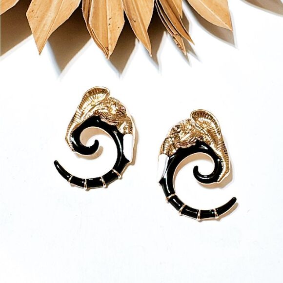 Elephant stud earrings M319 - Picture 2 of 4